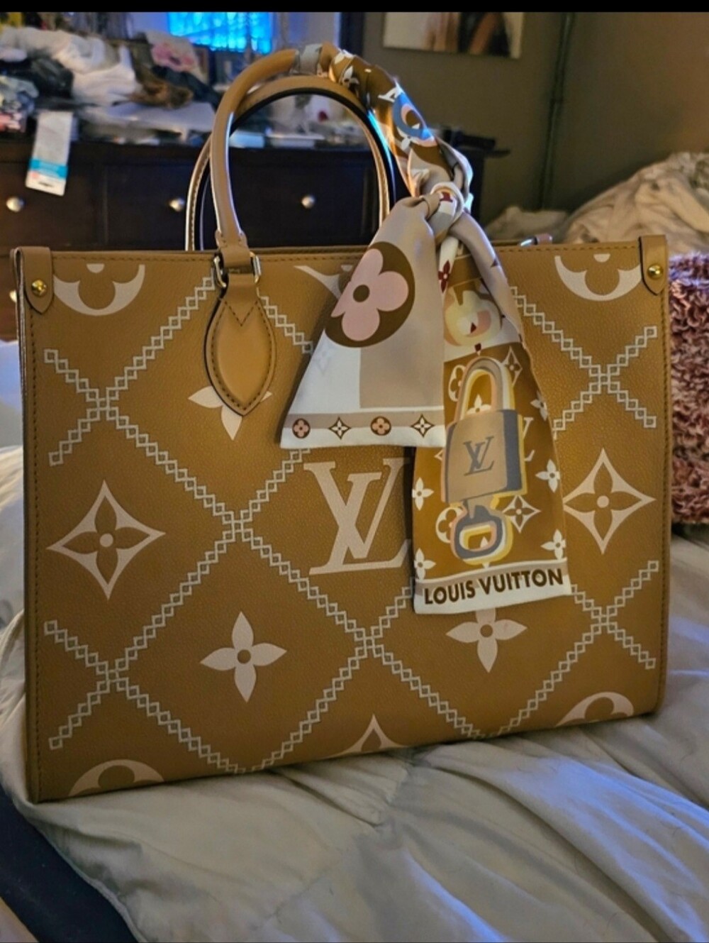Louis Vuitton Empreinte Monogram Giant Broderies Onthego MM Arizona - Picture 2 of 16